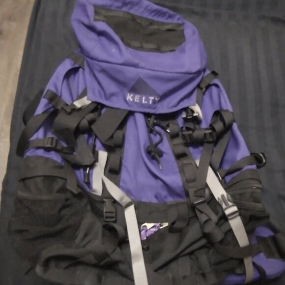 VINTAGE!! KELTY ZUNI HIKING BACKPACK, PURPLE AND BLACK - Picture 1 of 4